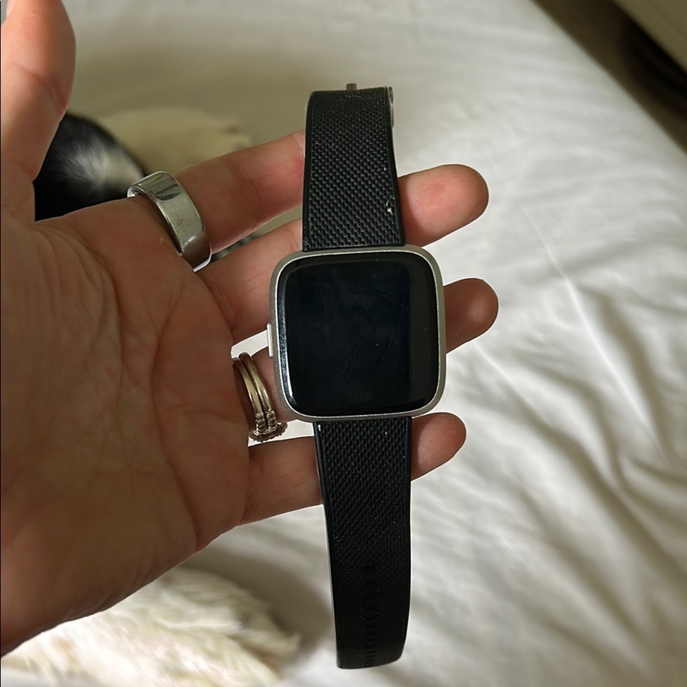 Smart Wearable Black Watch -FitBit verse Lite